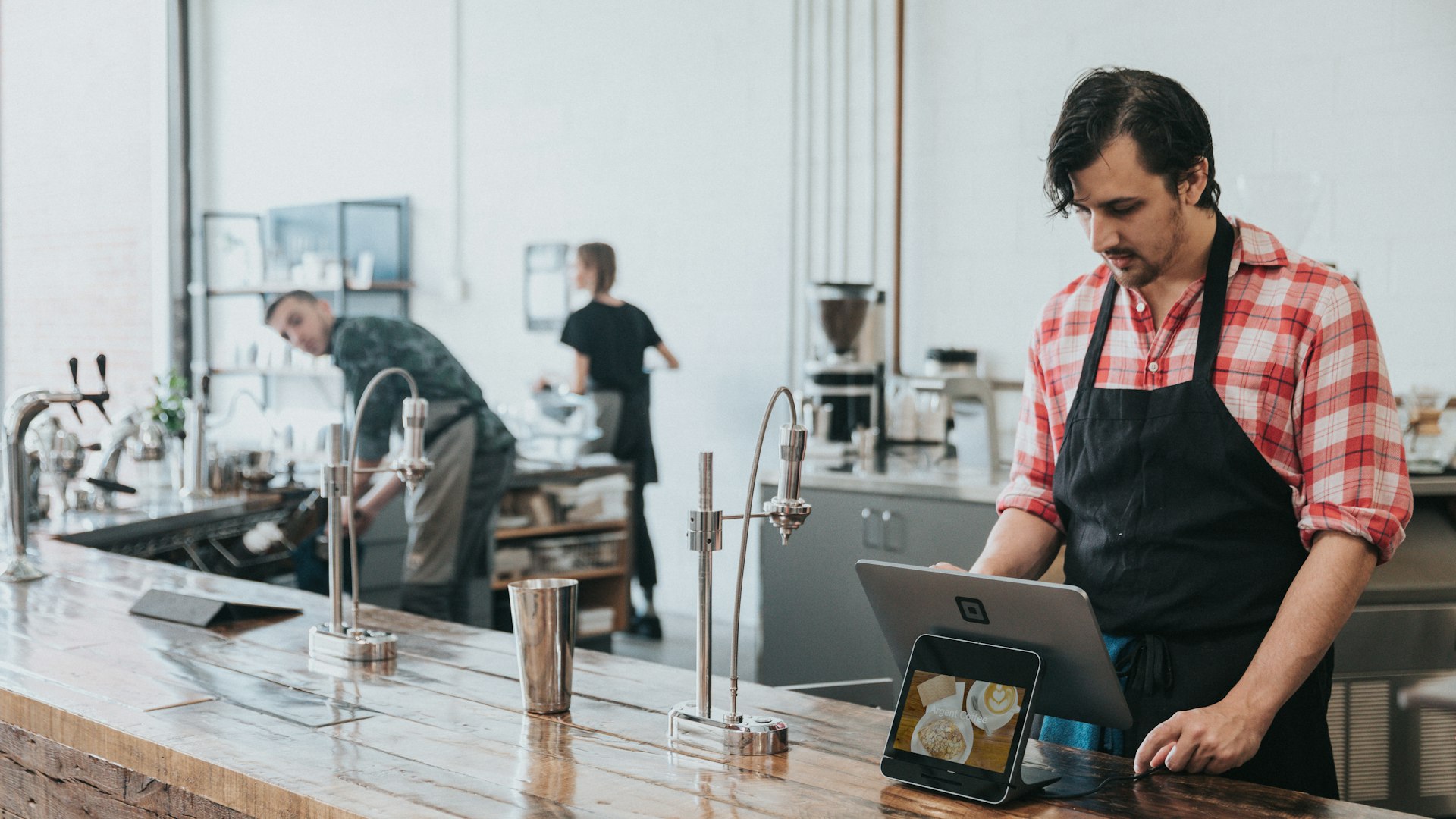 Modern e-commerce analytics workspace